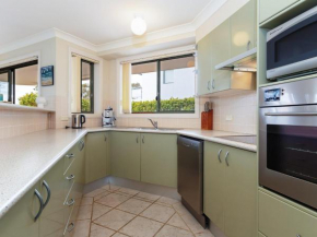 2 'Peninsula Waters' - three bedroom unit with spacious private courtyard & WIFI